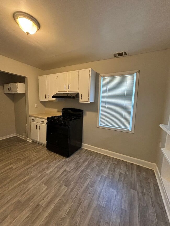 Building Photo - 1211 26th St