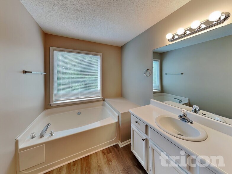 Building Photo - 5219 Glendora Ct