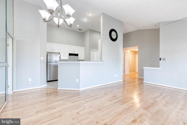 Building Photo - 3021 Hunting Ridge Dr