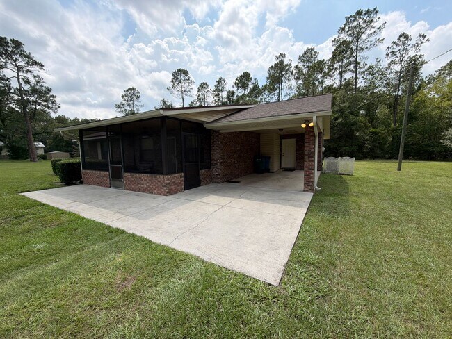 Building Photo - Newly renovated, new painted on large lot - mowing included in rent!