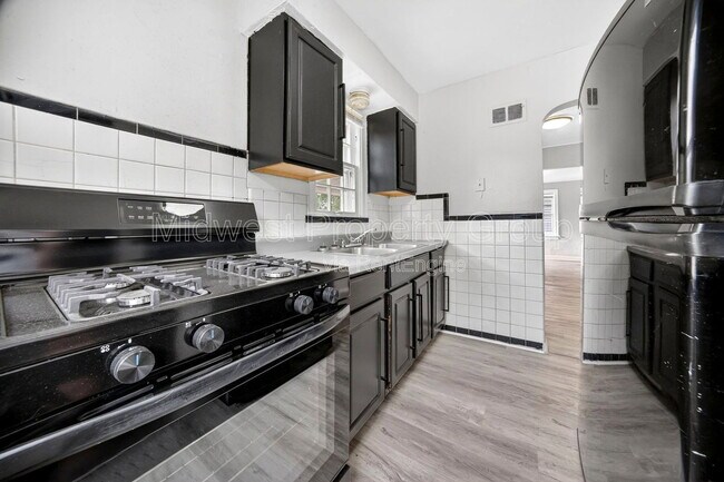 Building Photo - 222 Henquin Dr
