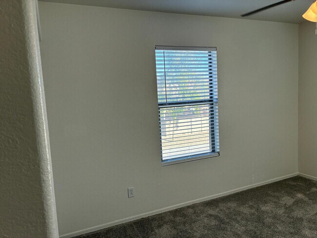 Building Photo - 9646 N 82nd Glen