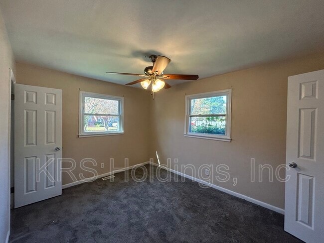 Building Photo - 156 Cherry St