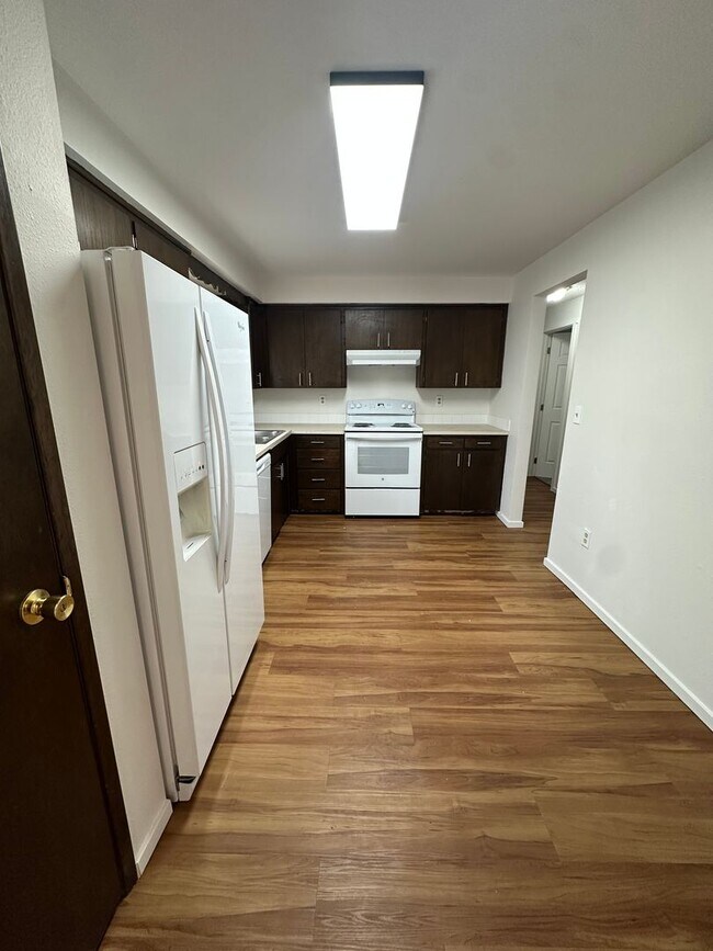 Building Photo - Gorgeous 4 Bedroom 2 Bathroom House!!!! #1101