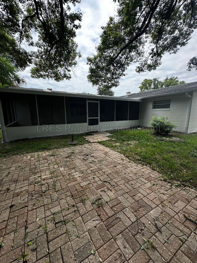 Building Photo - 2719 Merrie Oaks Rd