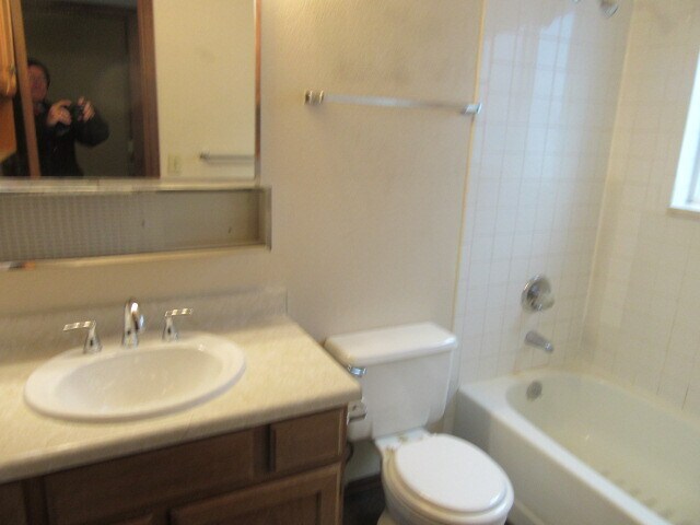 Building Photo - 250 Nashua Ct