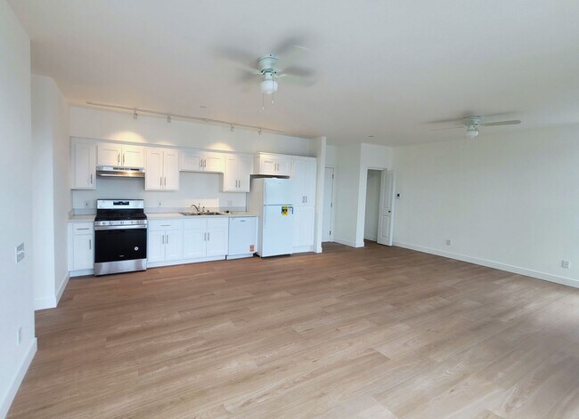 Building Photo - Spacious and Updated 1 Bedroom - H street 2C