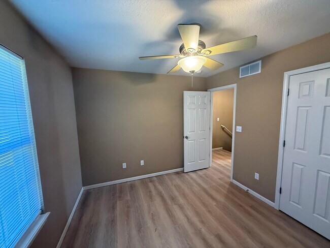 Building Photo - 3922 Snowy Owl Dr