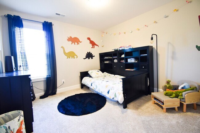 Building Photo - 4 Bedroom 3.5 Bath, No Pets