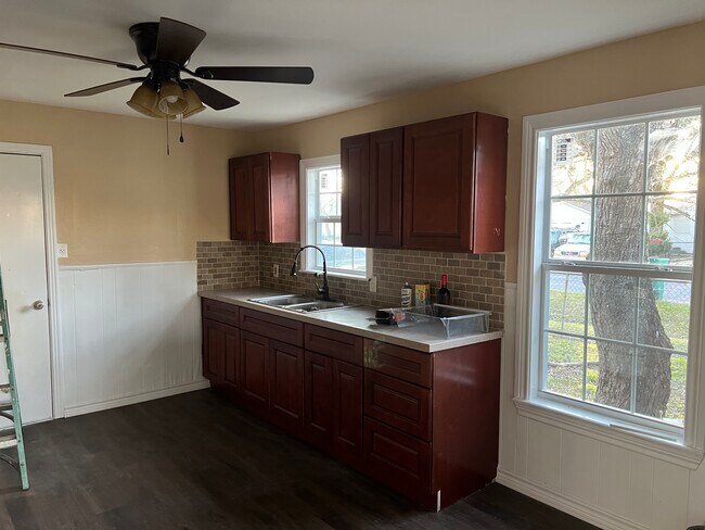 Building Photo - 1509 Main St