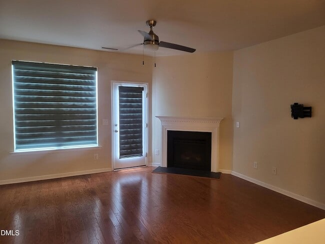 Building Photo - 100 Stratford Lakes Dr