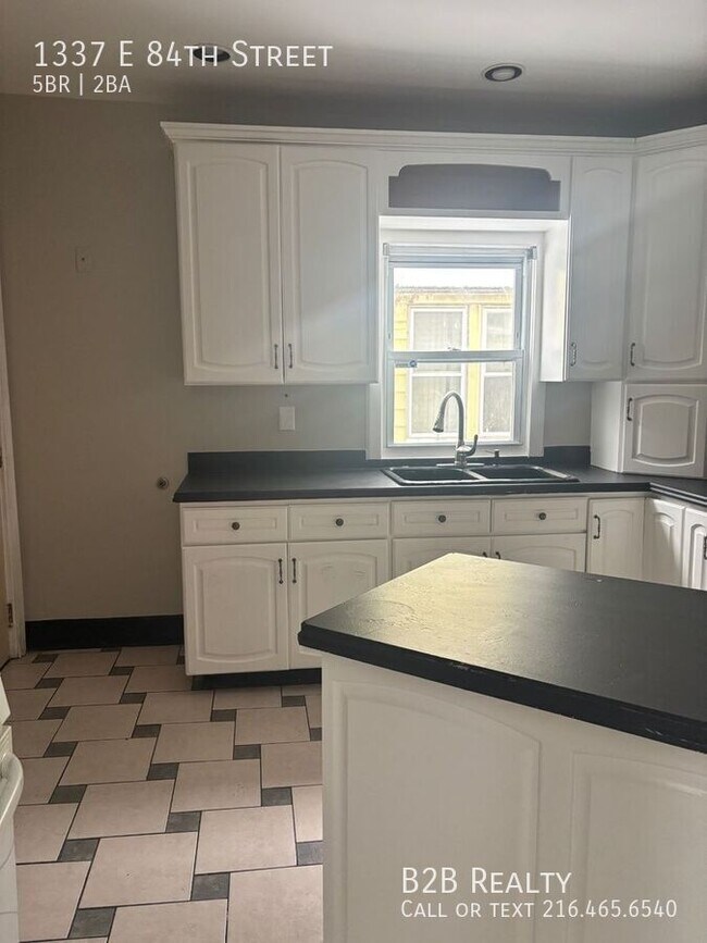 Building Photo - 1337 E 84th St