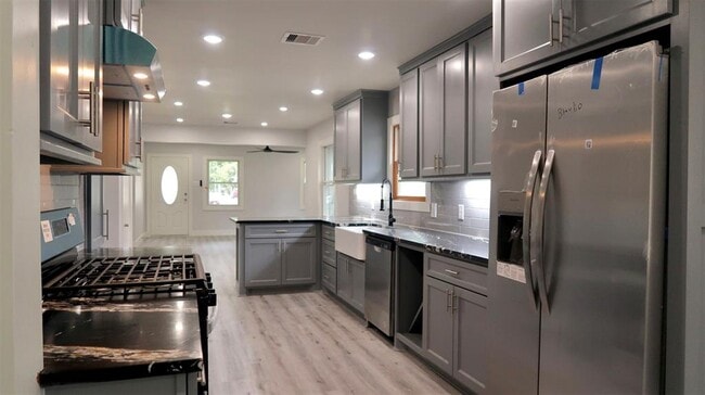 Building Photo - 4139 De Leon St