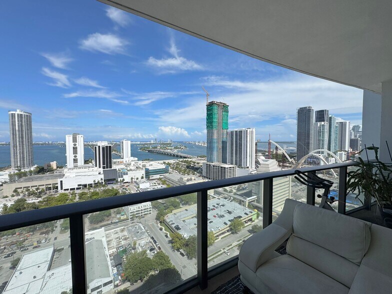 Building Photo - 1600 NE 1st Ave