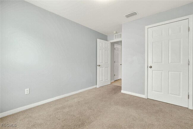 Building Photo - 1100 NE 36th St