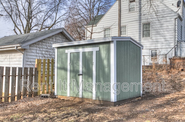 Building Photo - 1220 S 55th St