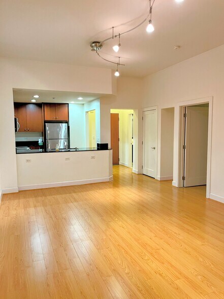 Building Photo - 585 9th St