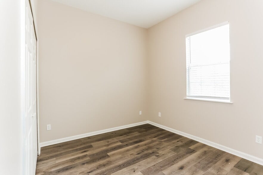 Building Photo - 1208 Dawn Light Rd