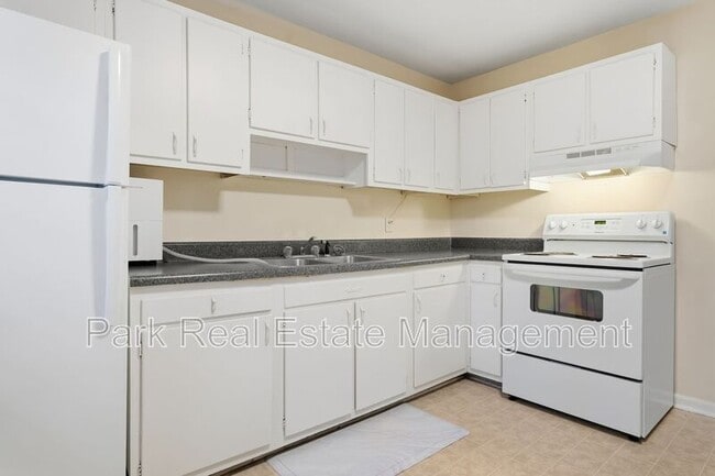 Building Photo - 635 N Columbia St