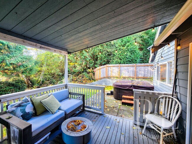 Building Photo - Elegant Silverdale Home with Private Backyard Oasis