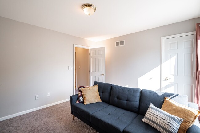 Building Photo - Live steps from Lake Michigan in this spac...