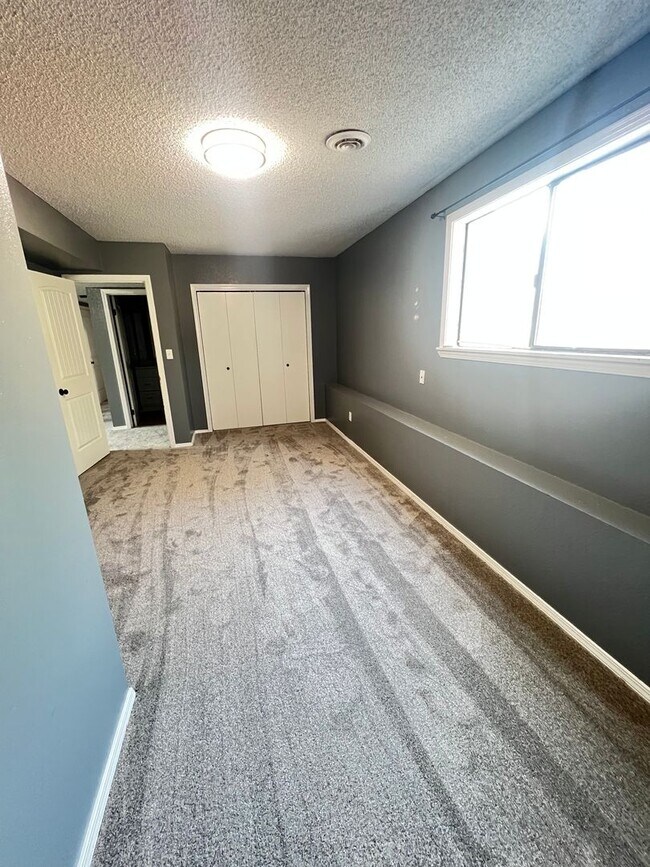 Building Photo - Beautiful 4 Bedroom Home!