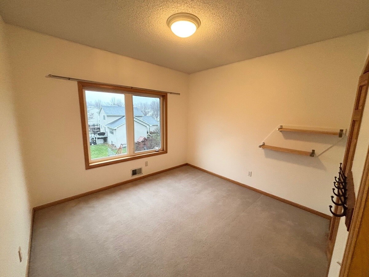 Building Photo - 15014 Valley View Pl