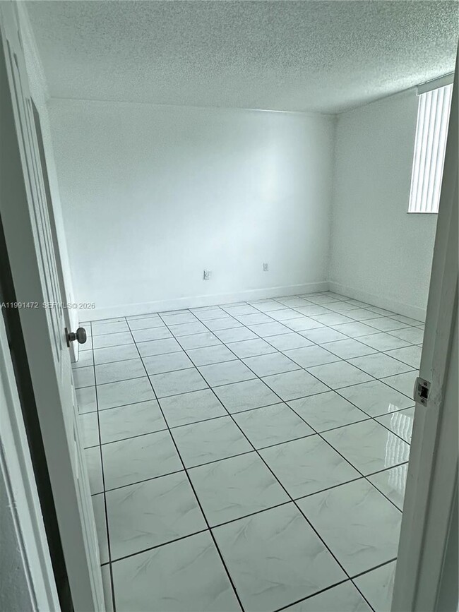 Building Photo - 10090 NW 80th Ct