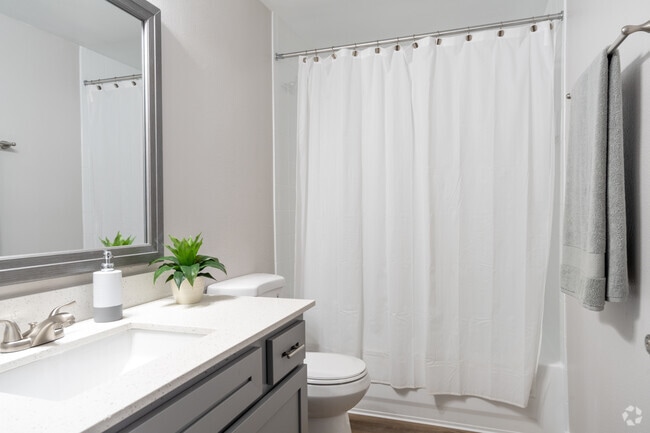 2BR, 2BA - 963SF - Villages of Lake Jackson