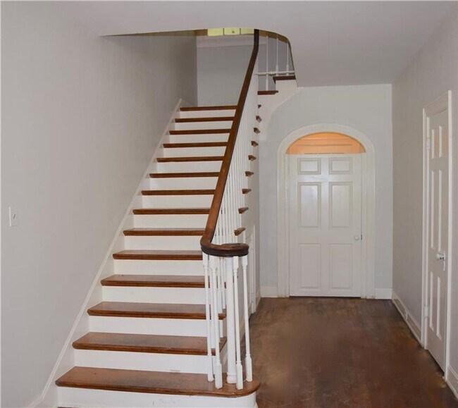 Building Photo - 1101 W 22nd St