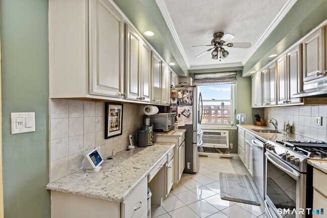 Building Photo - 65 Glenbrook Rd