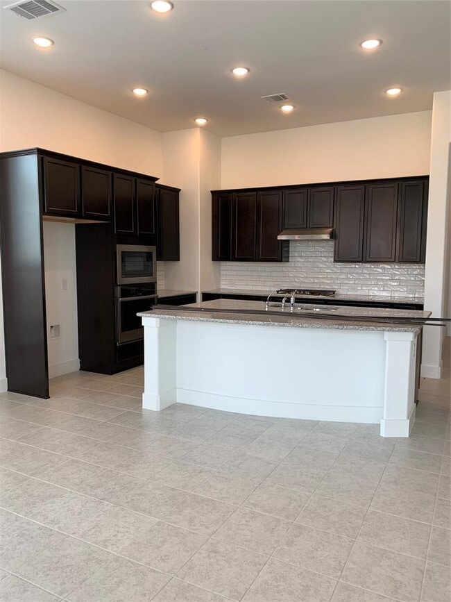 Building Photo - 6145 Teodoro Bend