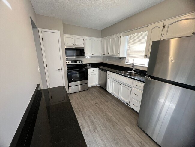 Building Photo - Beautiful Home with Two Living Rooms and Plenty of Outdoor Space