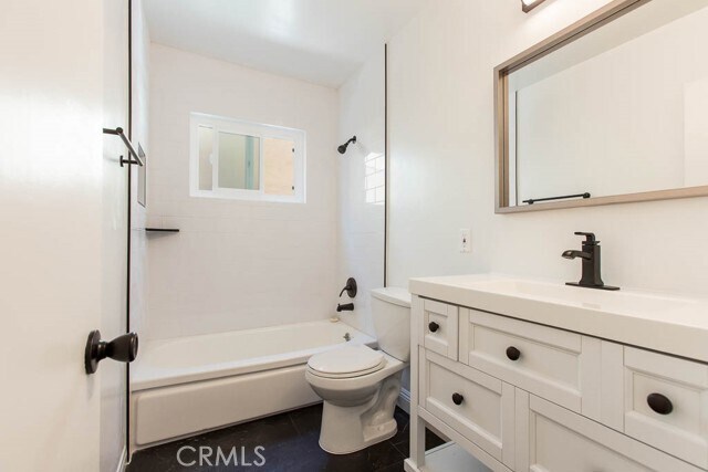 Building Photo - 930 N Stanley Ave