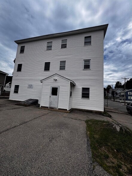 Building Photo - 562 Lake Ave