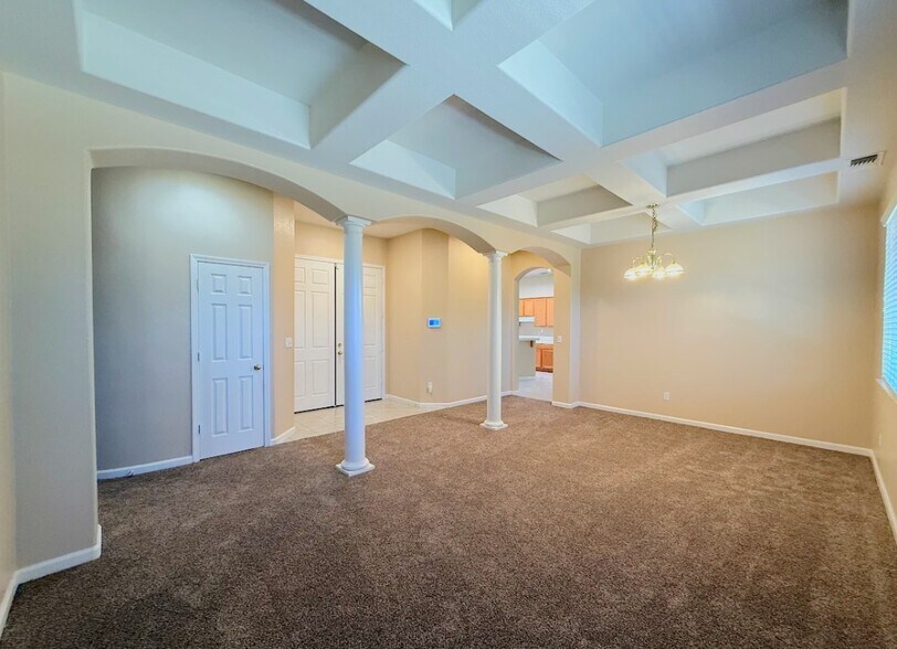 Building Photo - 405 Hearst Dr