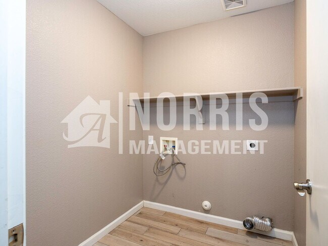 Building Photo - Beautiful Remodeled Home with 3 Rooms