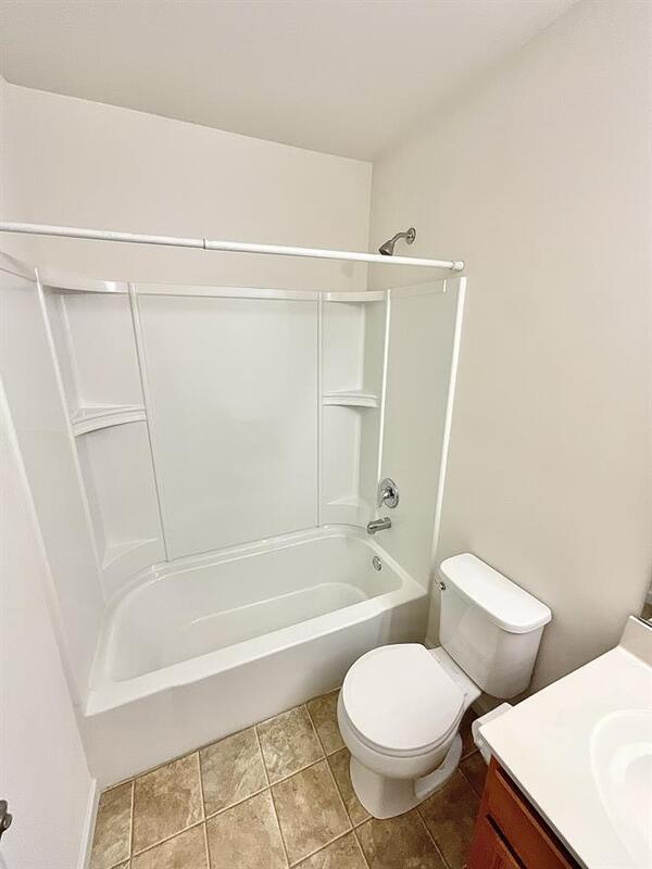 Building Photo - 830 Harbor Woods Dr