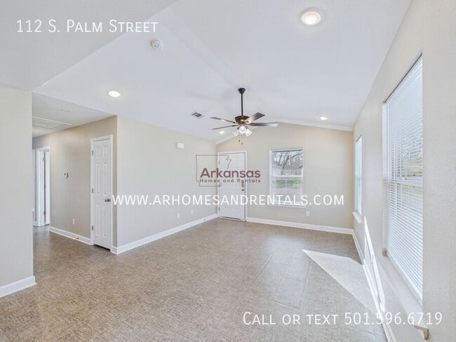 Building Photo - 112 S Palm St