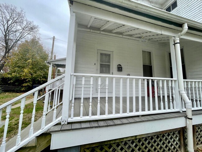 Interior Photo - 204-204 1/2 Atlantic St