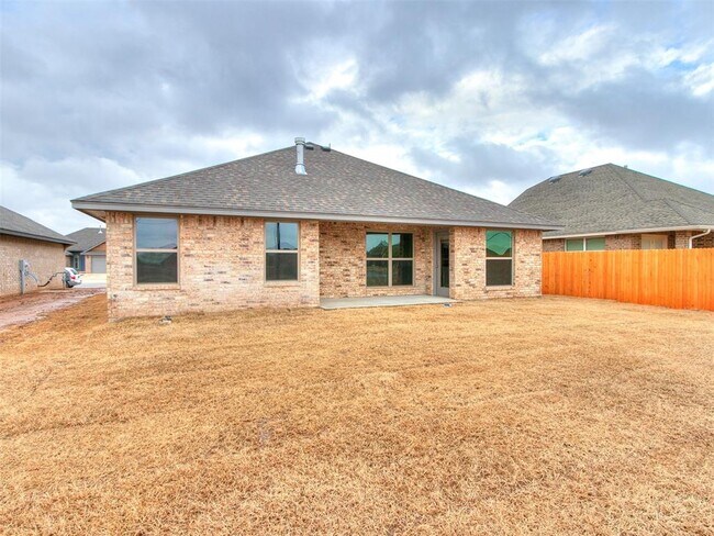 Building Photo - 2204 Wheatheart Dr