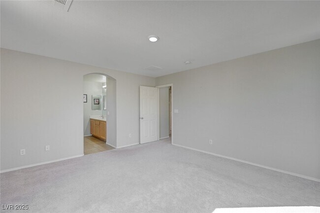 Building Photo - 2586 Begonia Valley Ave