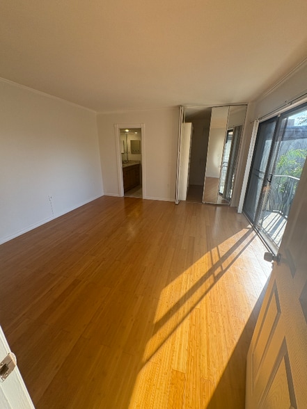 Building Photo - 607 6th Ct