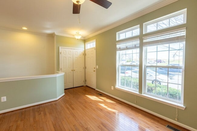 Building Photo - 2042 Lockwood Dr