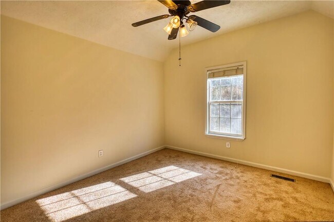 Building Photo - 2475 Nugget Dr SW