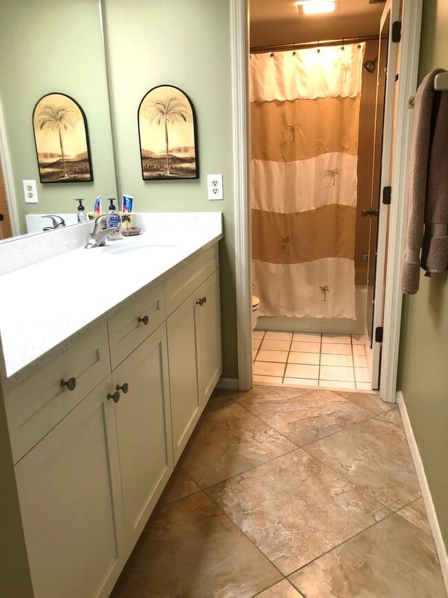 Building Photo - VENICE ISLAND! 2BR/2BA Condo in a Gated, Gulf front Community