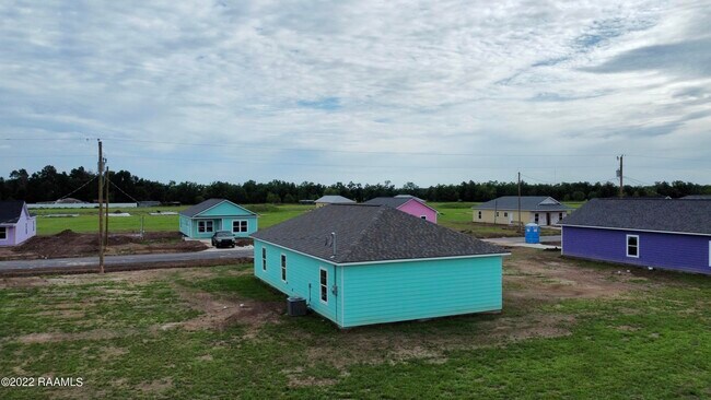 Building Photo - 237 Le Village Loop