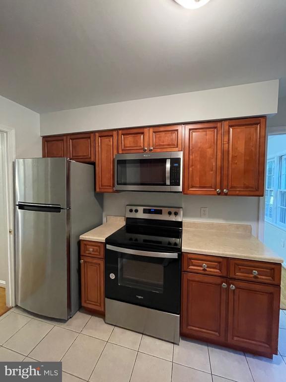 Building Photo - 1556 Bruton Ct