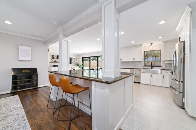 Building Photo - 10607 Chimney Rock Rd