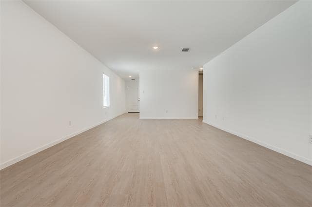 Building Photo - 300 Sycamore Pl